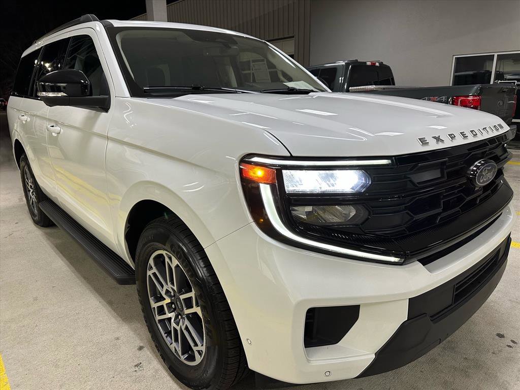 Certified 2025 Ford Expedition Active image 10