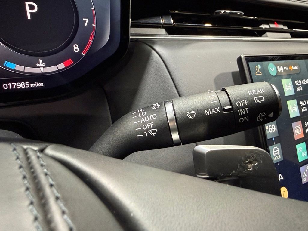 Used 2025 Land Rover Range Rover Sport Dynamic SE image 37