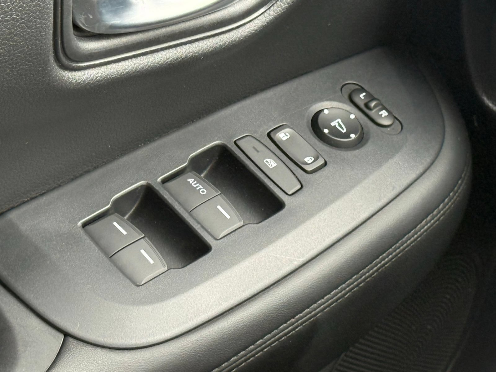 Used 2024 Honda HR-V LX image 35