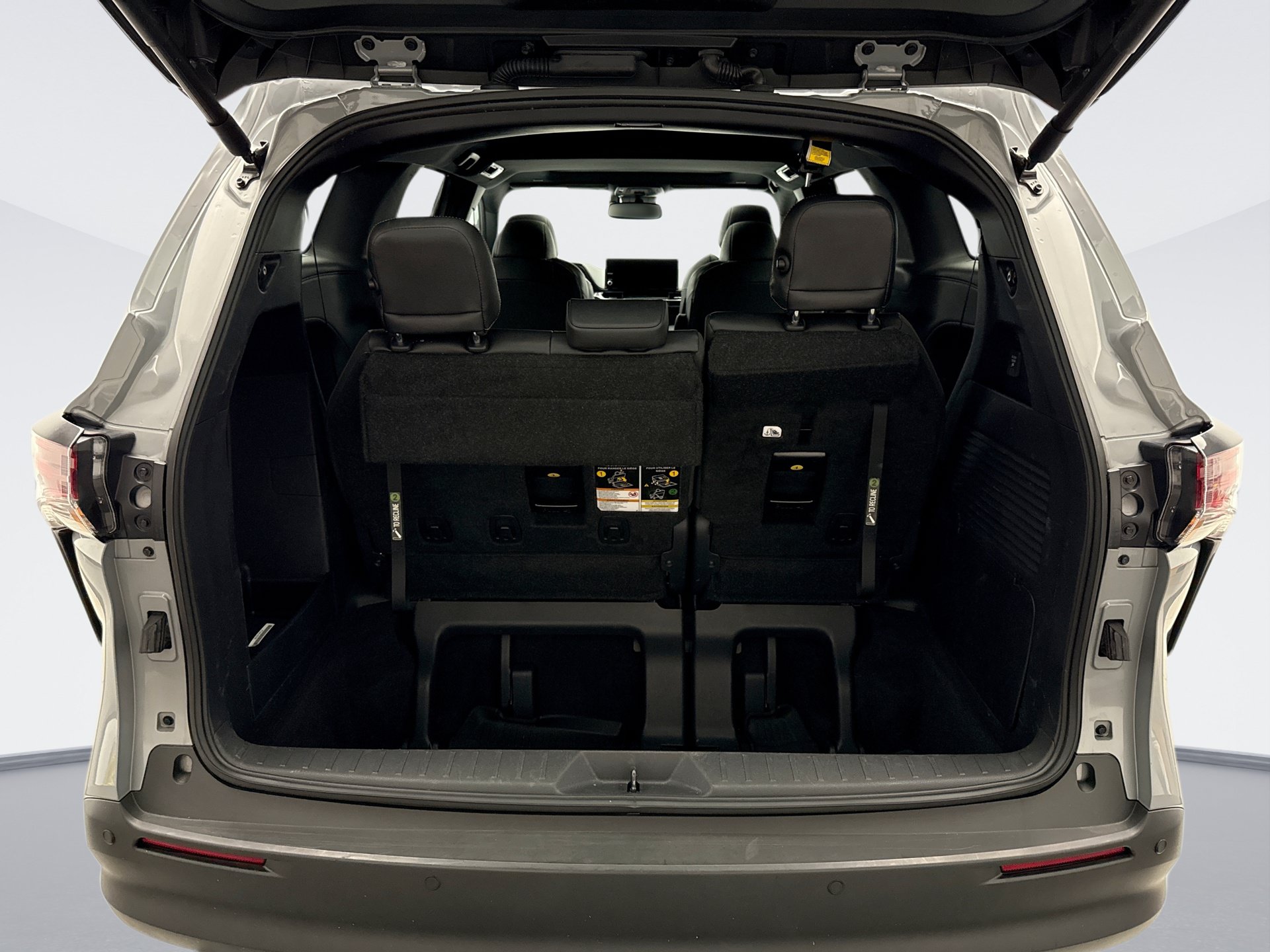 Used 2025 Toyota Sienna XLE Woodland Edition AWD/4WD image 24