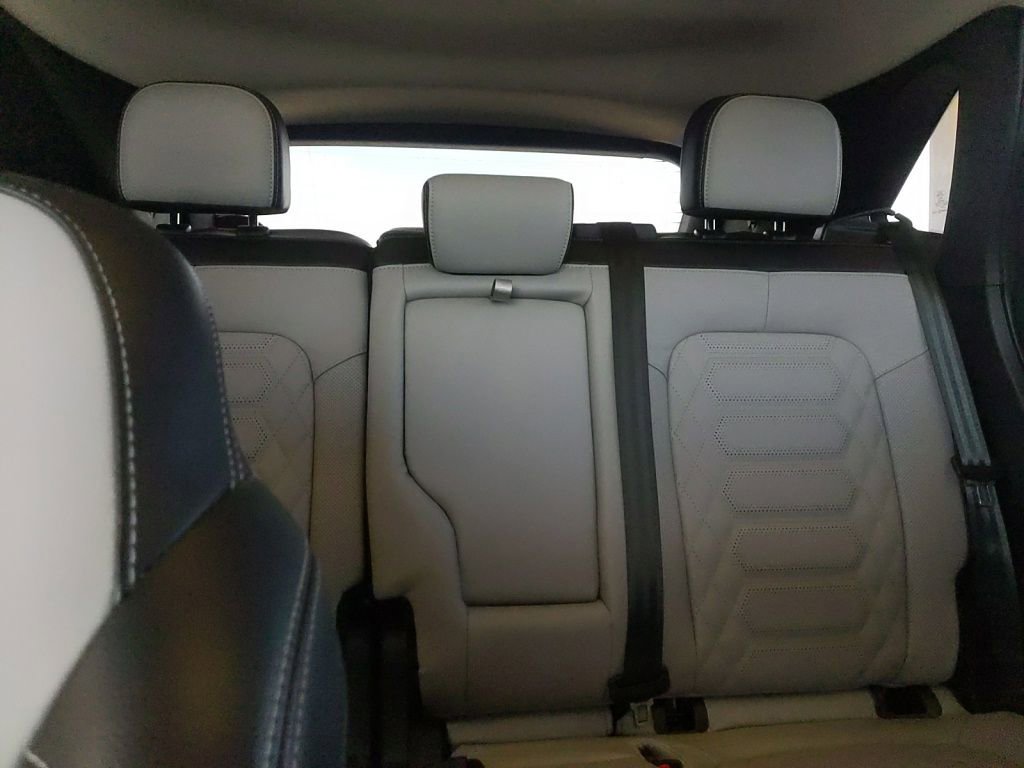 Used 2023 Ford Escape Platinum w/ Premium Technology Package AWD/4WD image 32