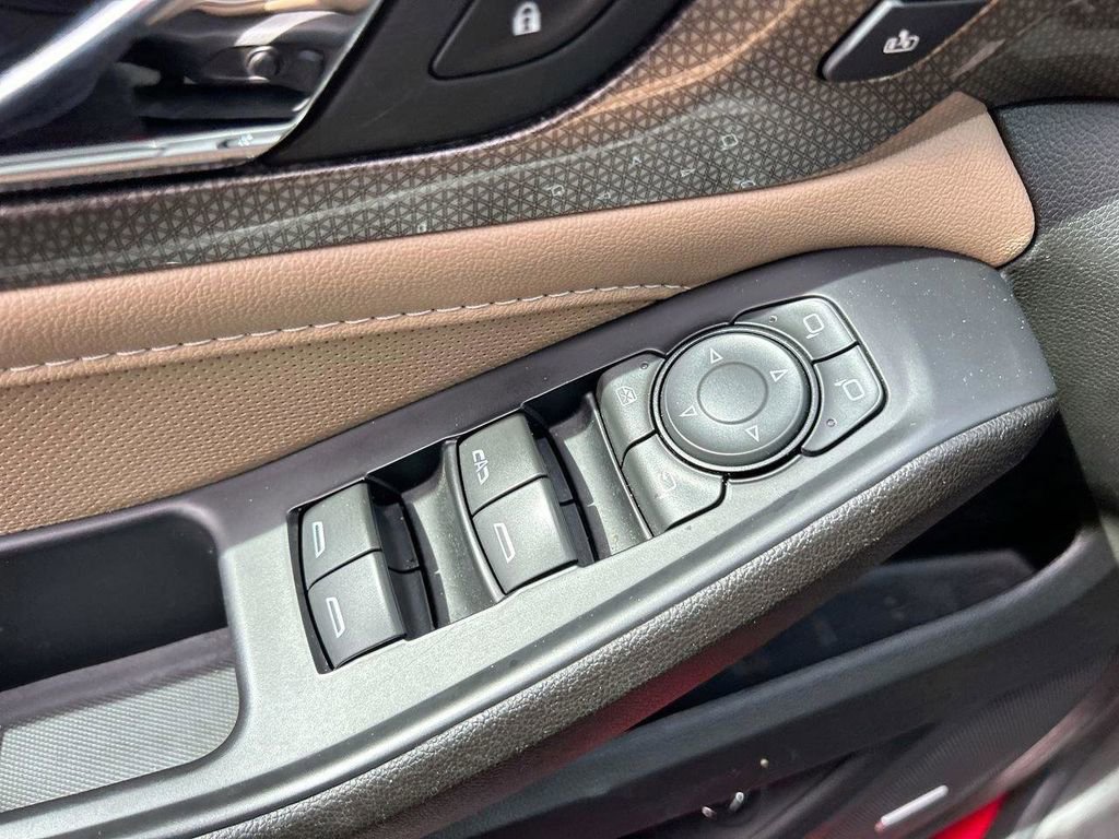 Used 2022 Chevrolet Traverse Premier FWD image 21