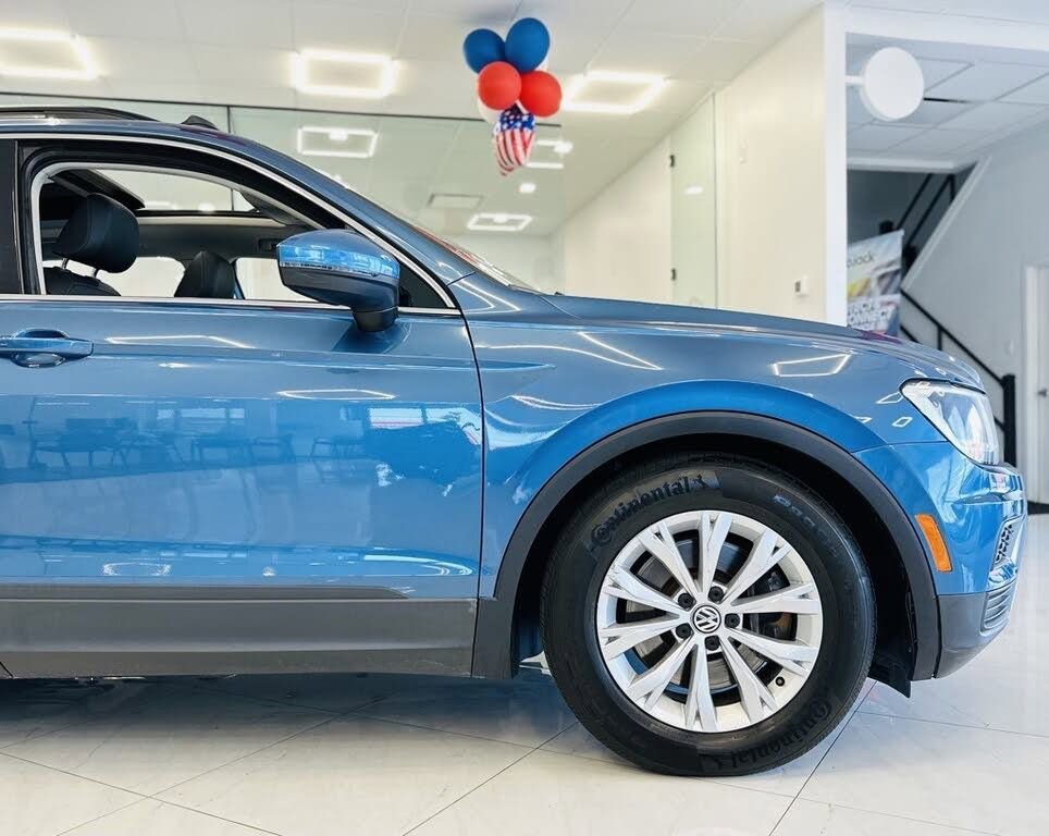 Used 2019 Volkswagen Tiguan SE w/ Panoramic Sunroof Package image 12
