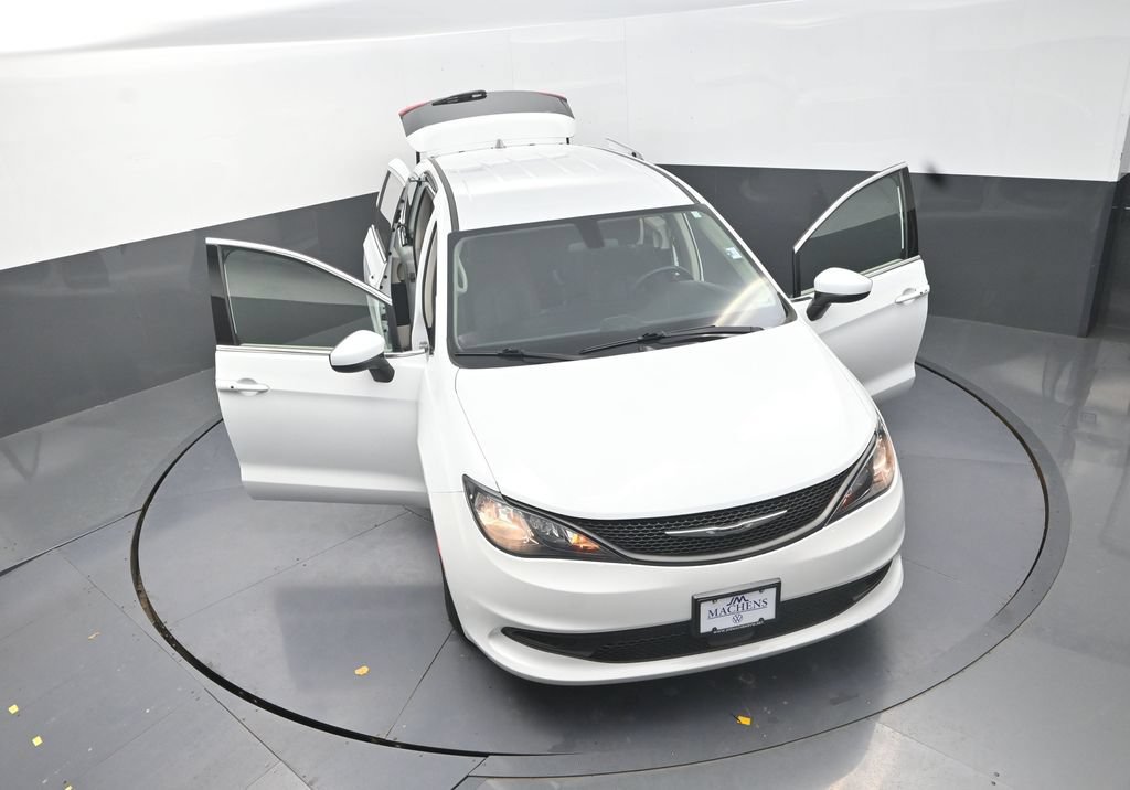 Used 2022 Chrysler Voyager LX FWD image 32