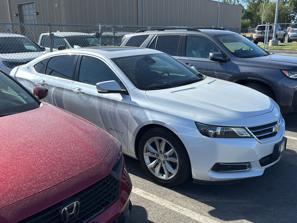 Used 2017 Chevrolet Impala LT w/ Convenience Package FWD image 3
