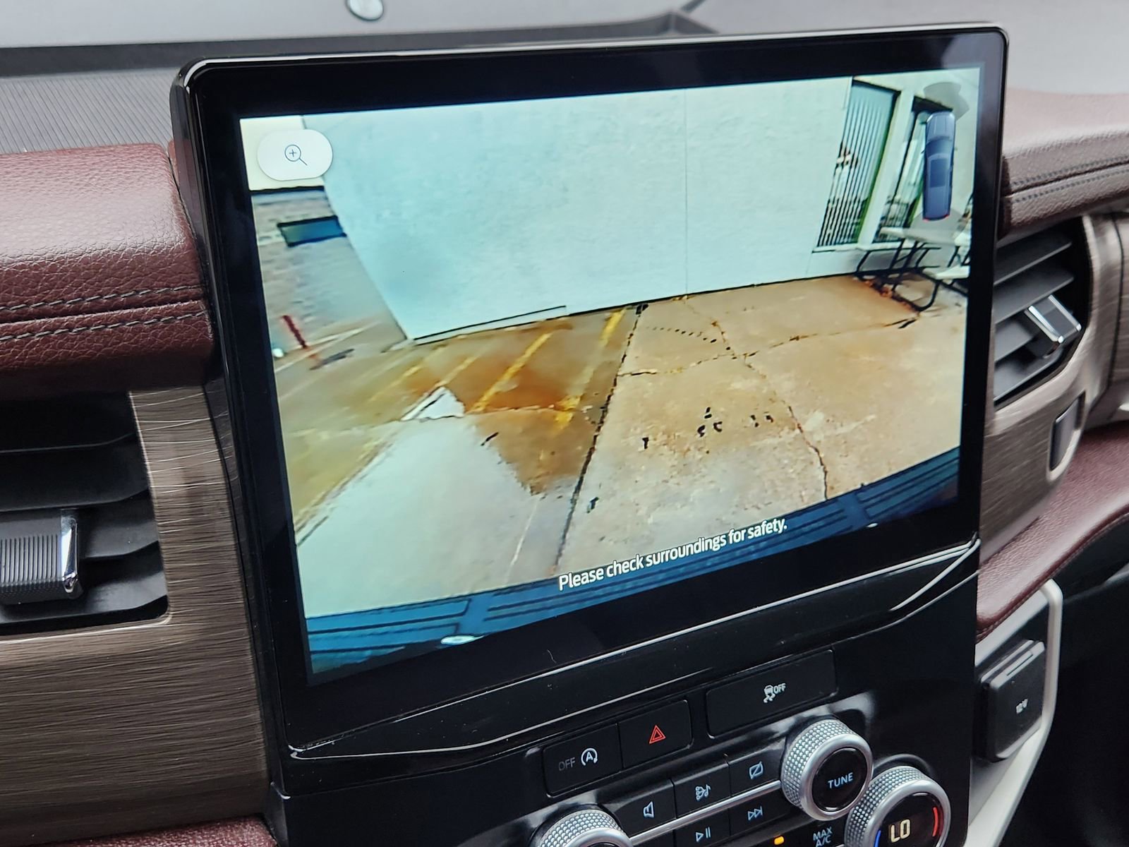 Used 2024 Ford Expedition Limited image 21