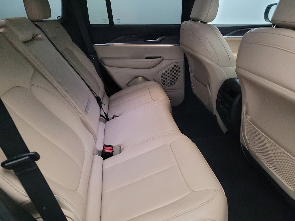 Used 2023 Jeep Grand Cherokee Limited image 19