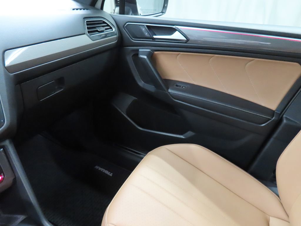 Used 2023 Volkswagen Tiguan SE R-Line image 25