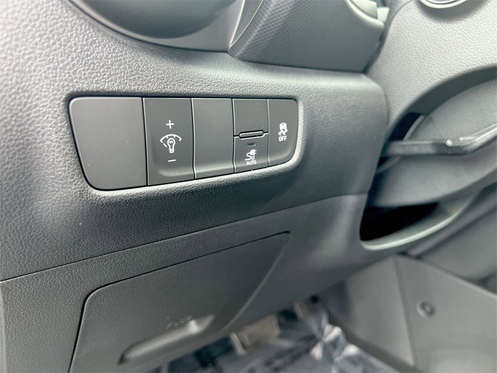 Used 2023 Hyundai Kona SE image 16