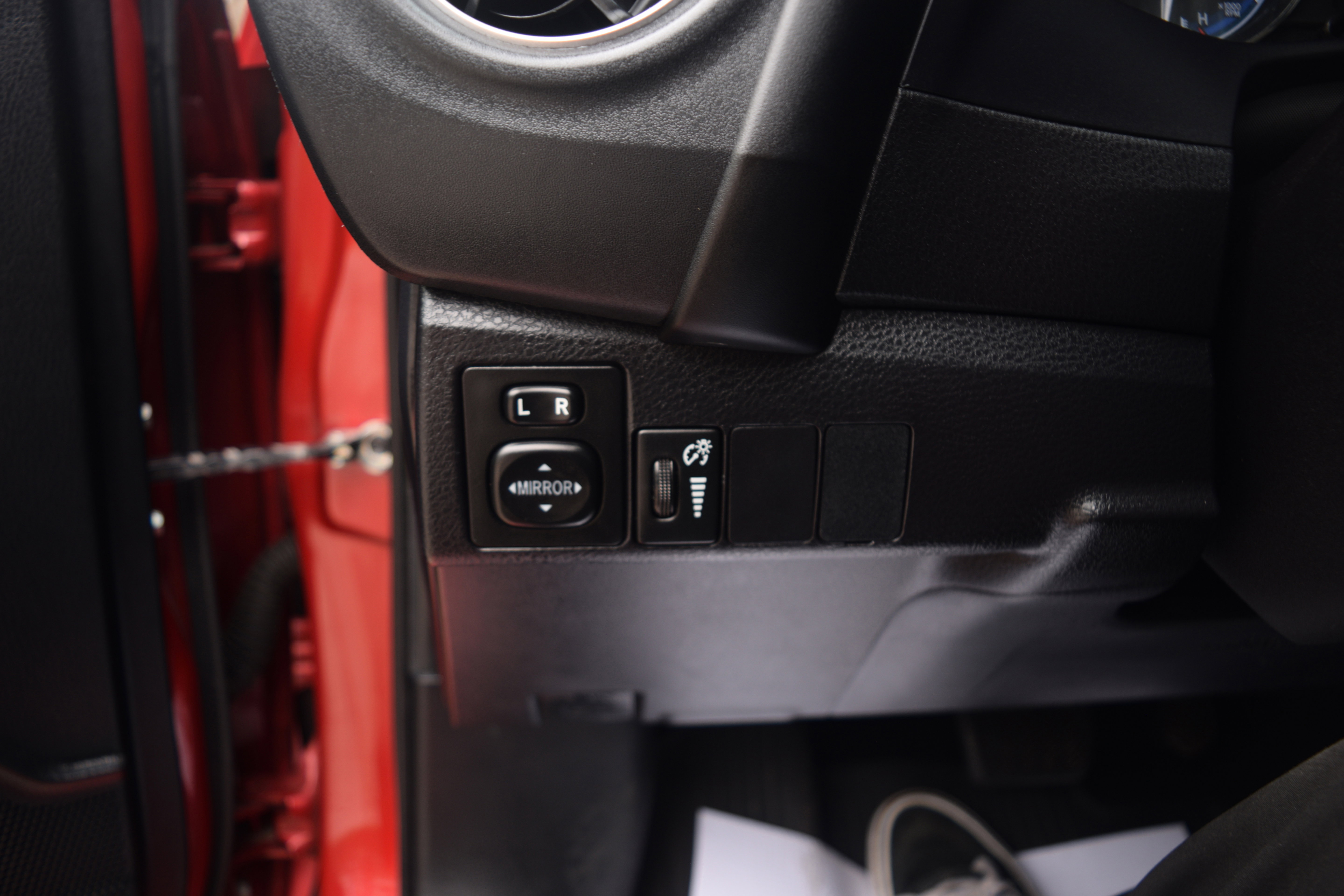 Used 2018 Toyota Corolla LE image 7