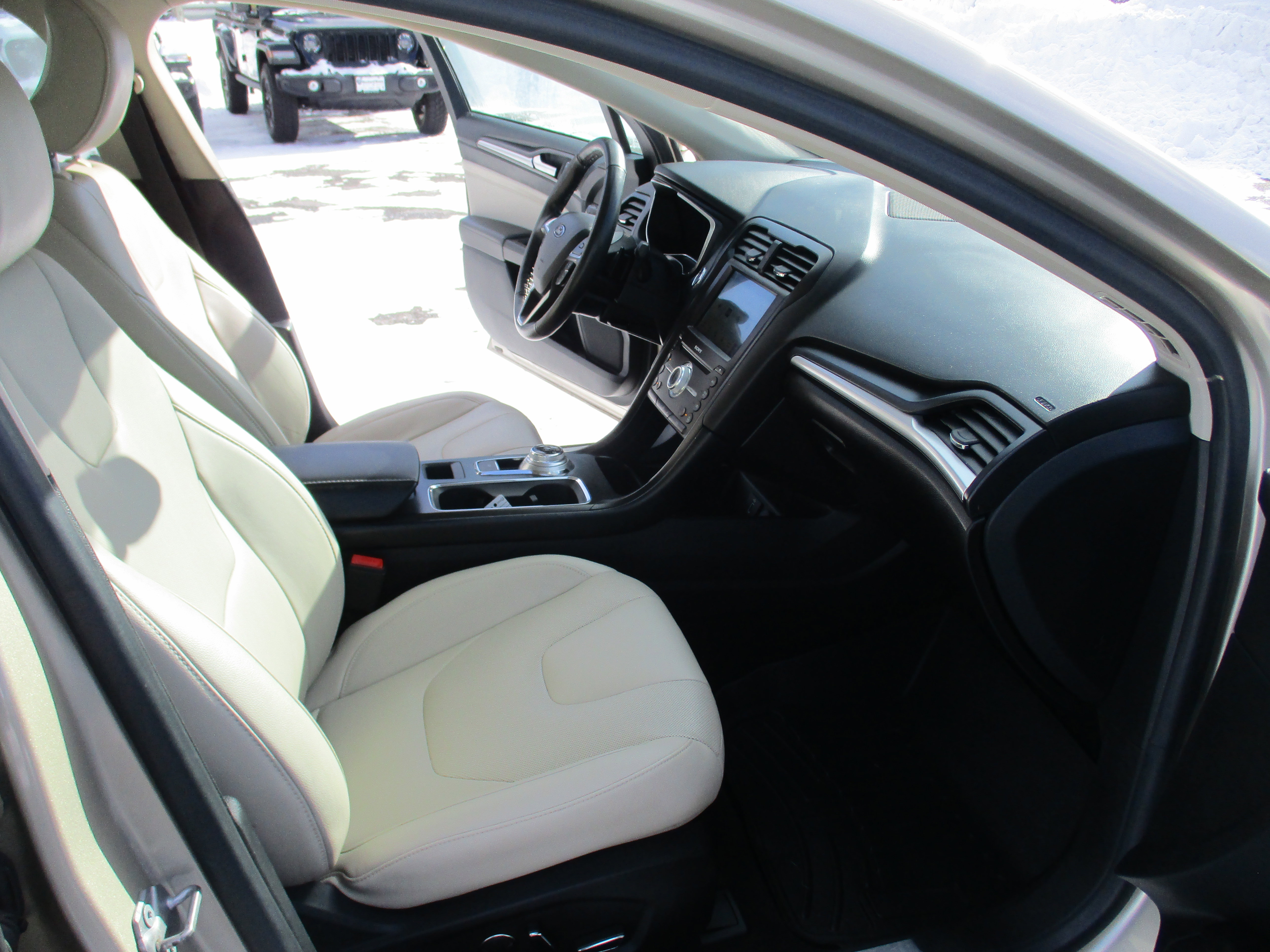 Used 2018 Ford Fusion Titanium image 14