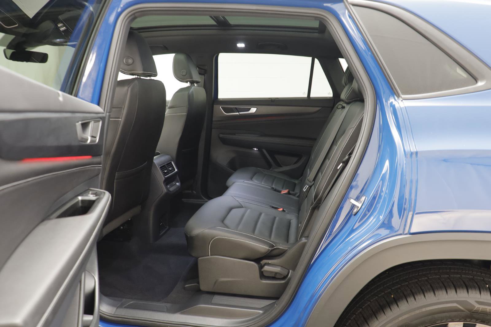 Used 2025 Volkswagen Atlas Cross Sport SEL R-Line image 13