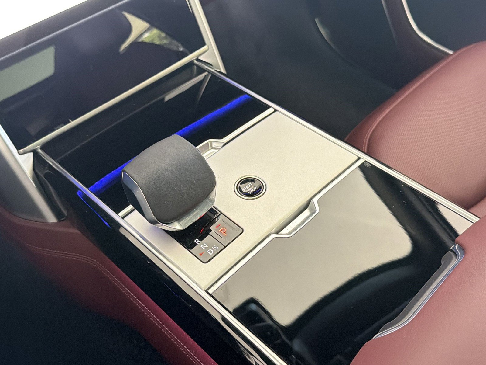 New 2026 Land Rover Range Rover Autobiography AWD/4WD image 17
