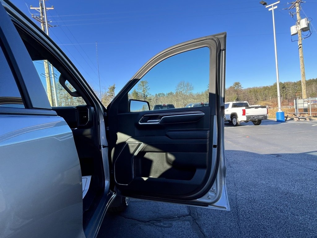 Used 2024 Chevrolet Silverado 1500 LT image 17