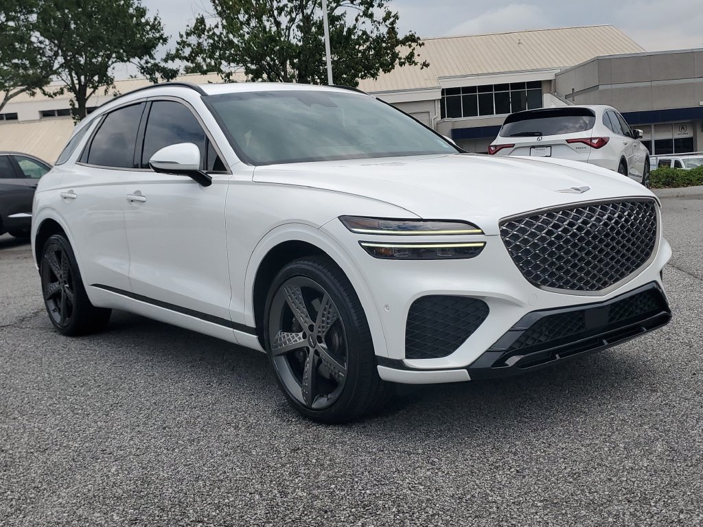 Used 2023 Genesis GV70 2.5T w/ Sport Prestige Package AWD/4WD image 3