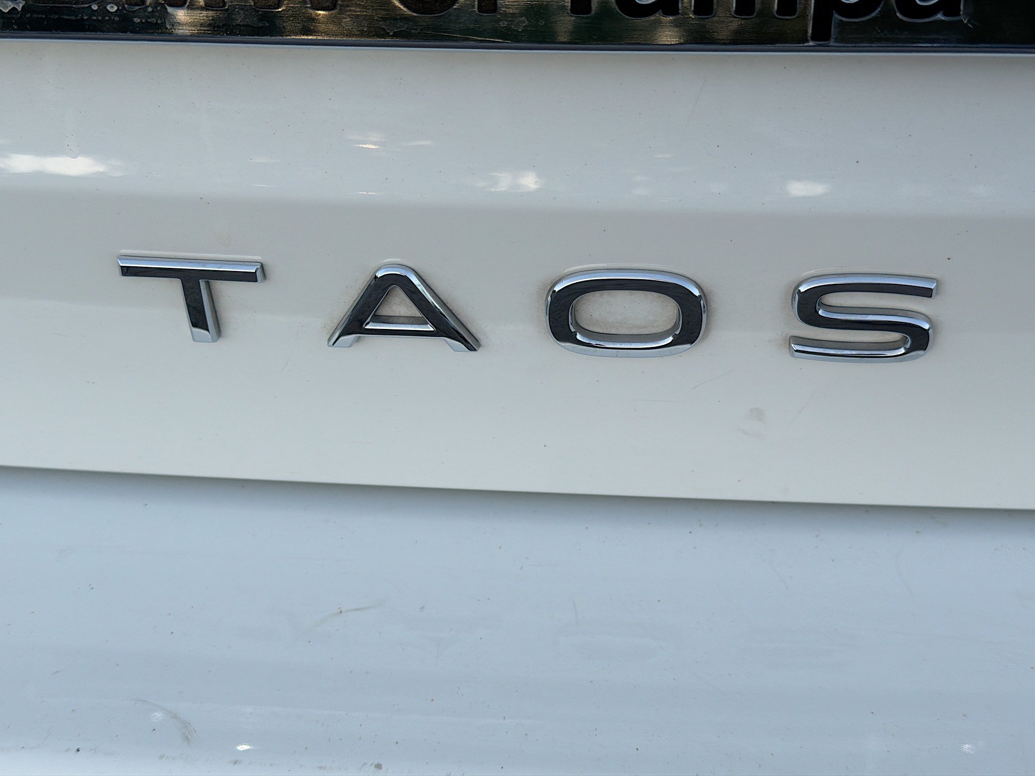 Used 2023 Volkswagen Taos SE w/ Panoramic Sunroof Package FWD image 11