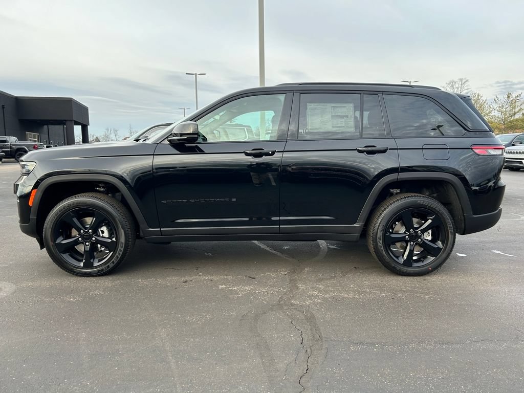 New 2025 Jeep Grand Cherokee 4WD image 3