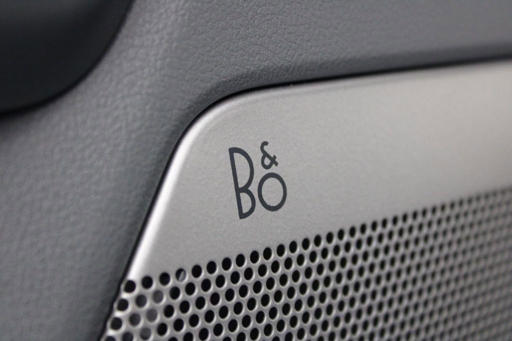 Used 2023 Ford F150 Lariat w/ Trailer Tow Package image 17