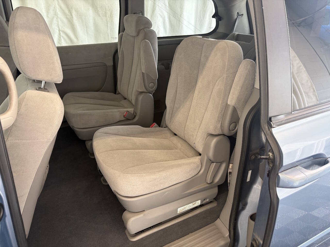 Used 2008 Kia Sedona LX FWD image 17