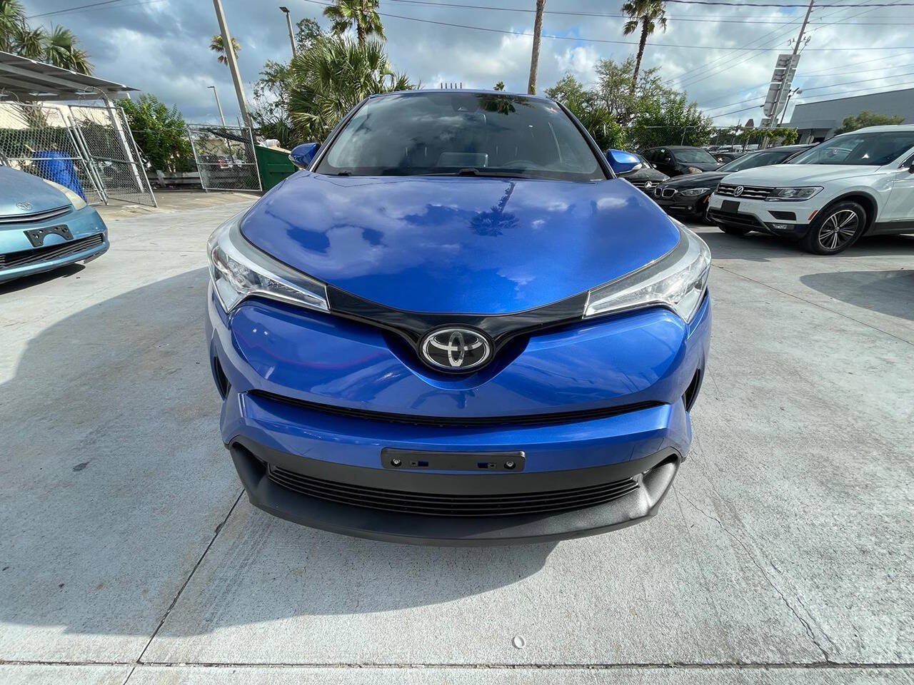 Used 2019 Toyota C-HR XLE FWD image 1