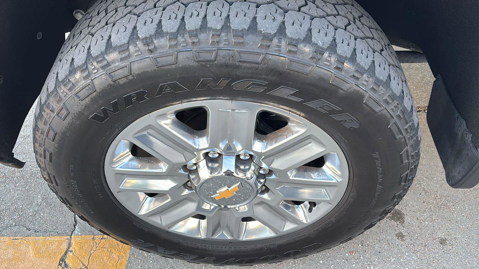 Used 2024 Chevrolet Silverado 2500 High Country w/ Technology Package image 13