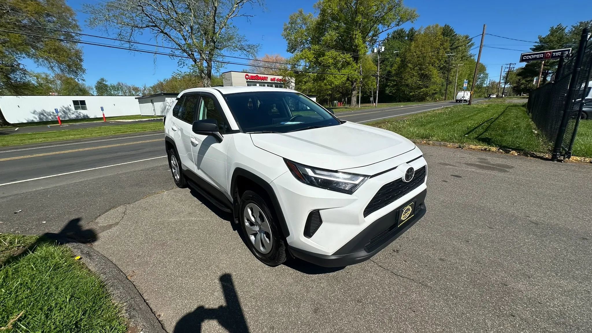 Used 2023 Toyota RAV4 LE AWD/4WD image 3
