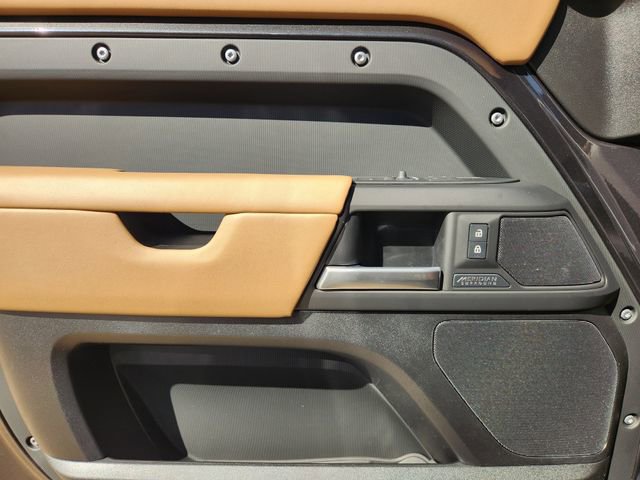 Used 2026 Land Rover Defender 130 X-Dynamic SE image 22