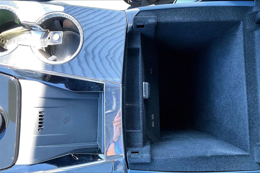 Certified 2025 Cadillac Escalade IQ Sport 2 w/ LPO, ONYX Package AWD/4WD image 16