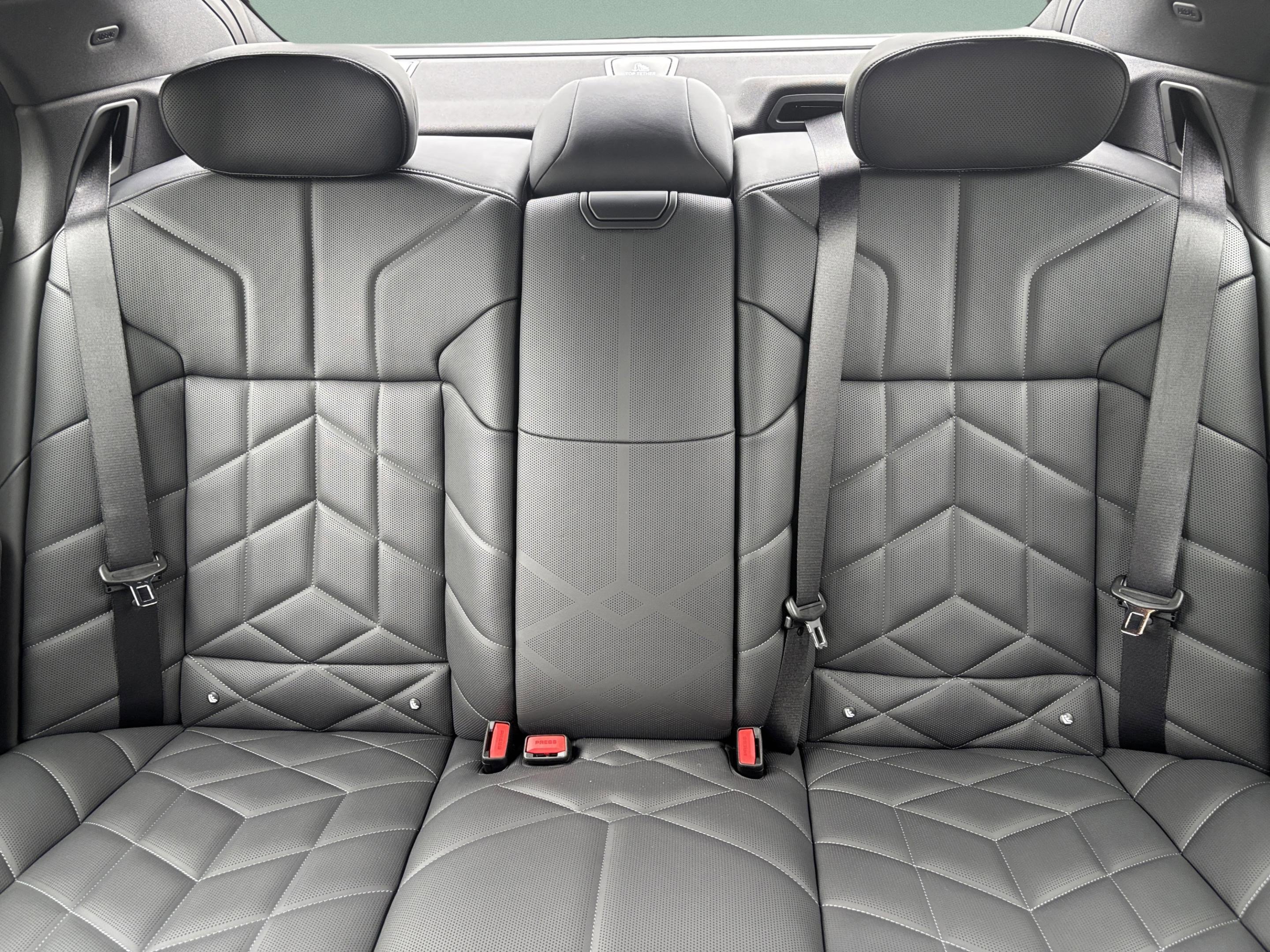 New 2026 BMW 750e xDrive image 30