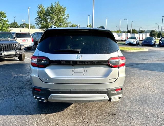 Used 2025 Honda Pilot Touring image 6