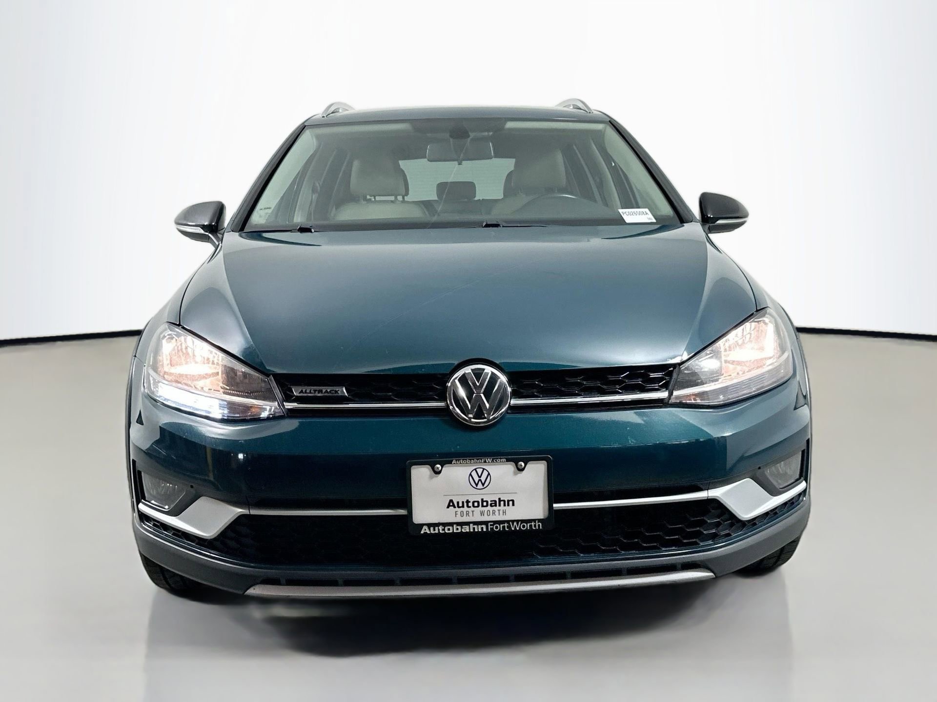 Used 2018 Volkswagen Golf Alltrack S image 2