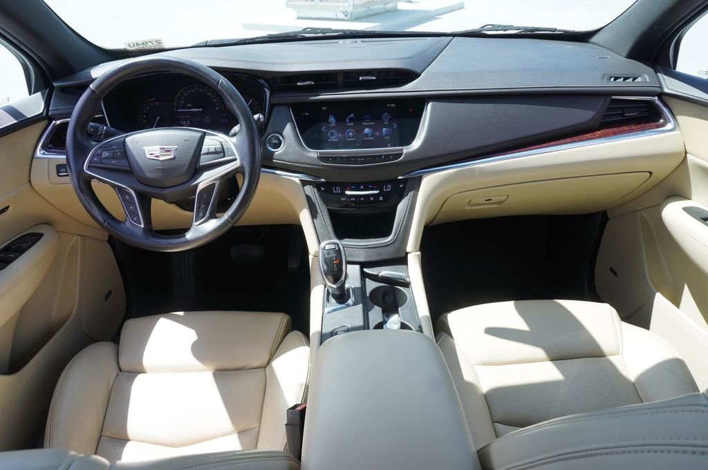Used 2017 Cadillac XT5 Luxury w/ Driver Awareness Package image 11