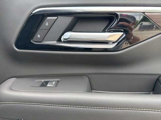 New 2025 Chevrolet Suburban Premier image 39