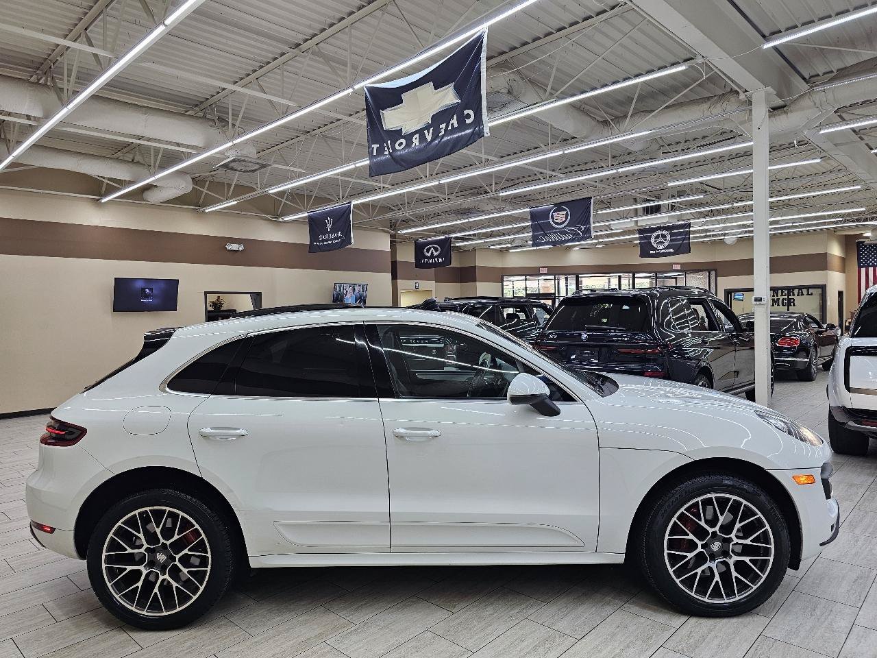 Used 2017 Porsche Macan Turbo AWD/4WD image 5