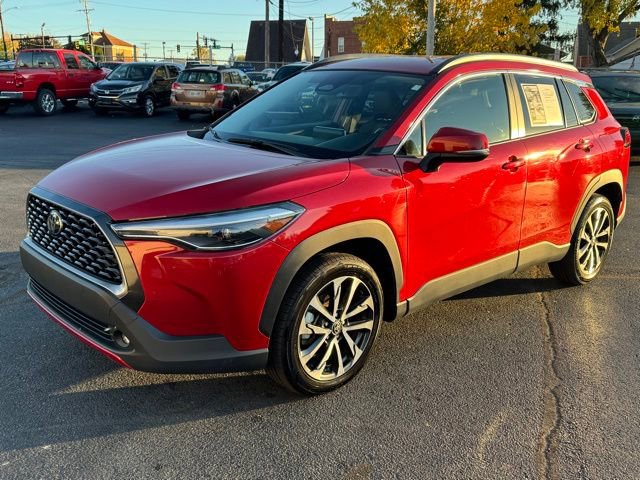 Used 2024 Toyota Corolla Cross XLE image 3