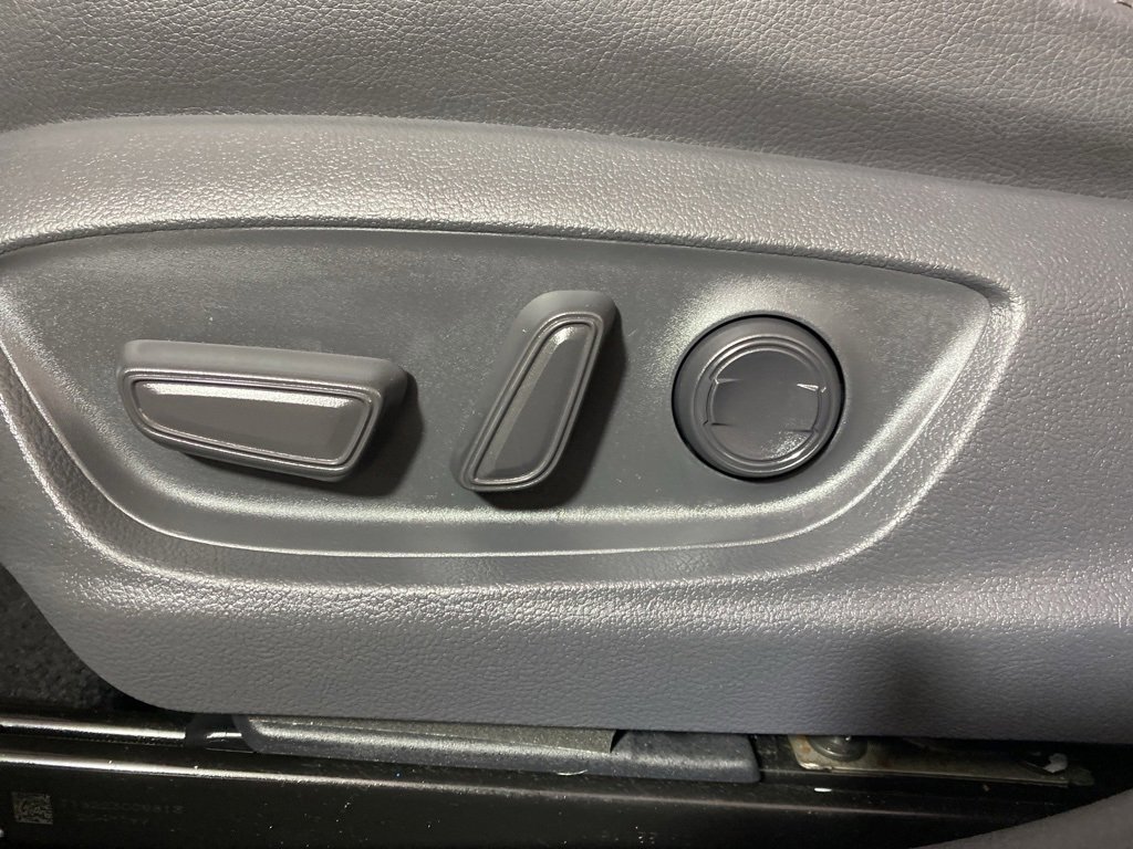 Used 2018 Toyota Camry XLE image 23