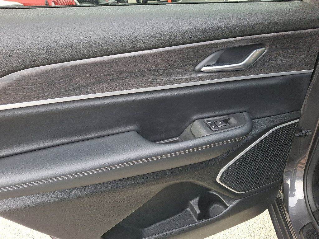 Used 2021 Jeep Grand Cherokee L Limited image 19