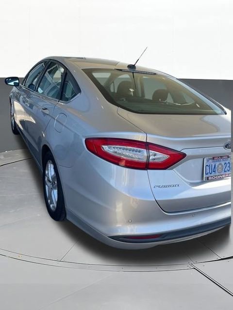 Used 2016 Ford Fusion SE FWD image 5