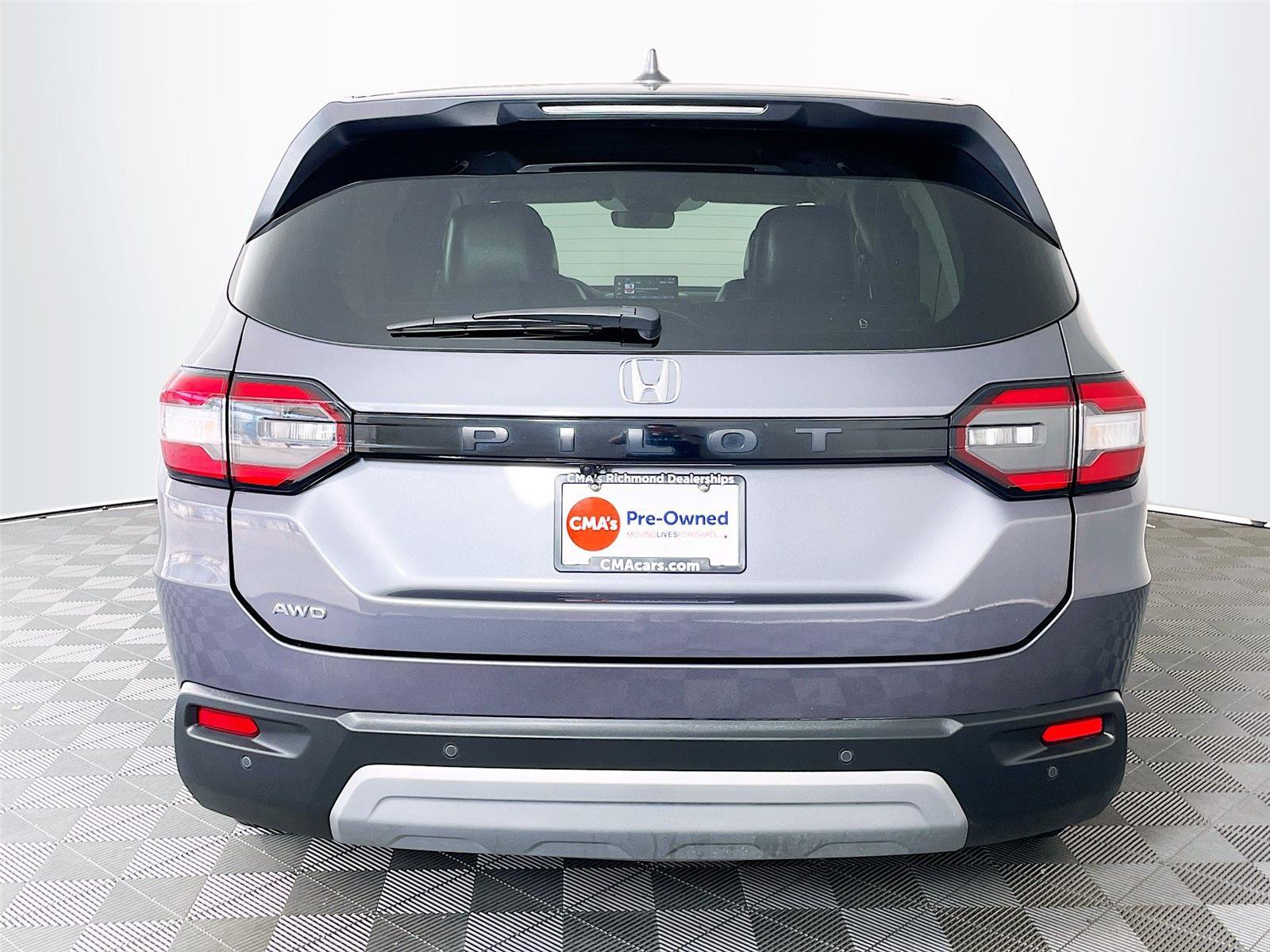 Used 2025 Honda Pilot EX-L image 9