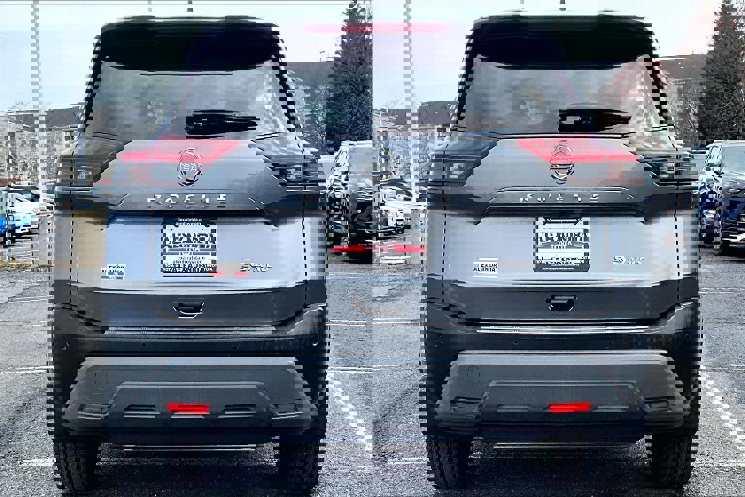 Used 2023 Nissan Rogue SV image 4