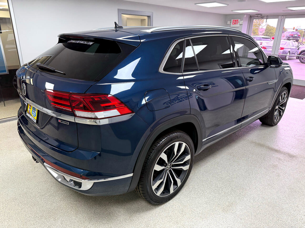 Used 2021 Volkswagen Atlas Cross Sport SEL Premium image 3