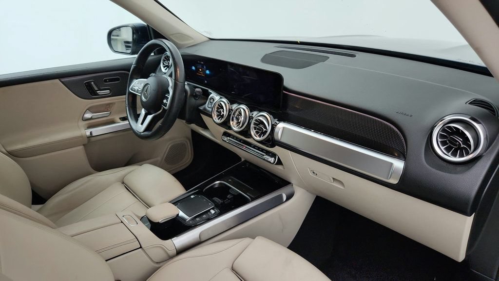 Used 2022 Mercedes-Benz GLB 250 w/ Premium Package Lite image 25