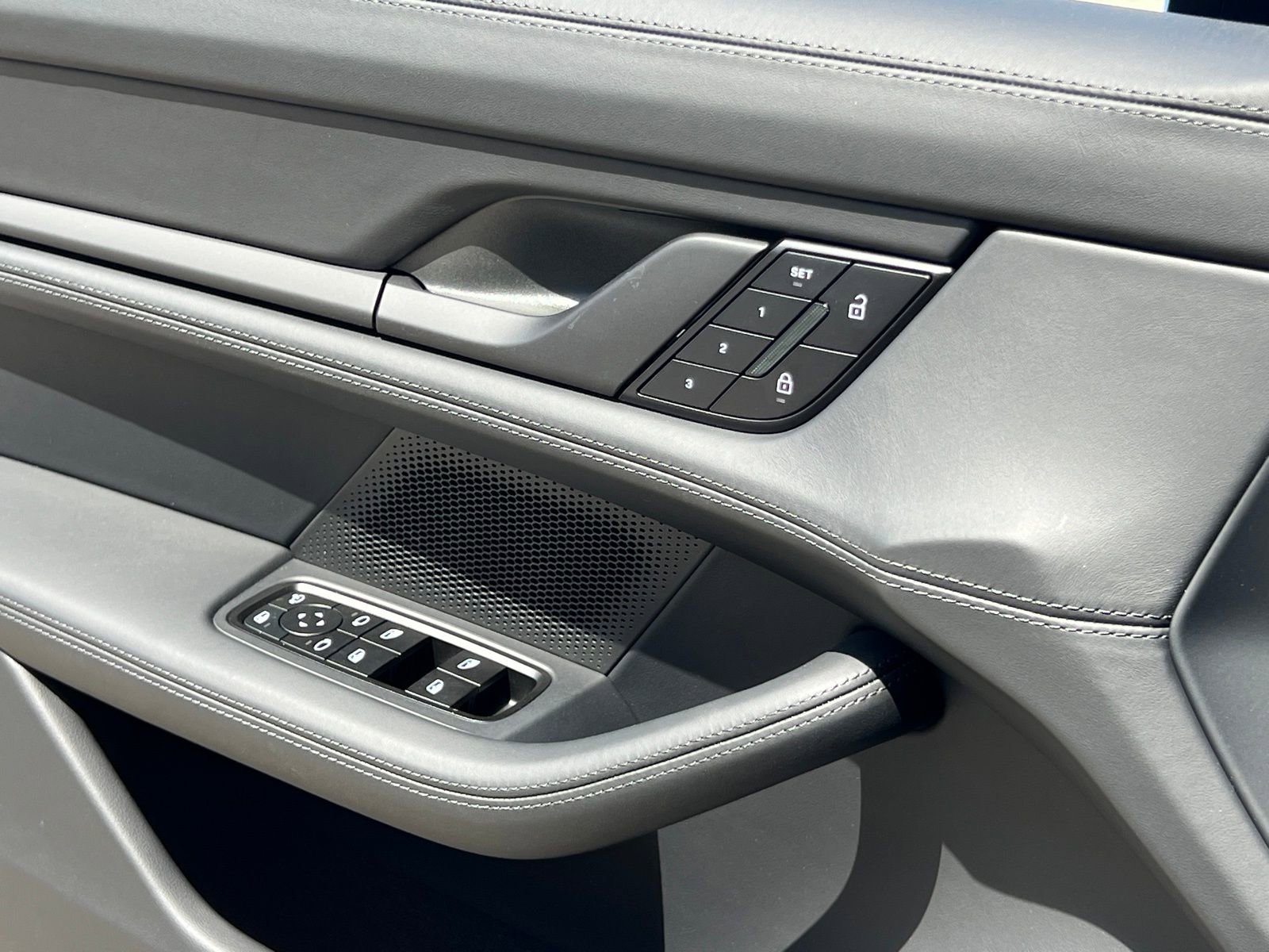 New 2026 Porsche Taycan AWD/4WD image 31
