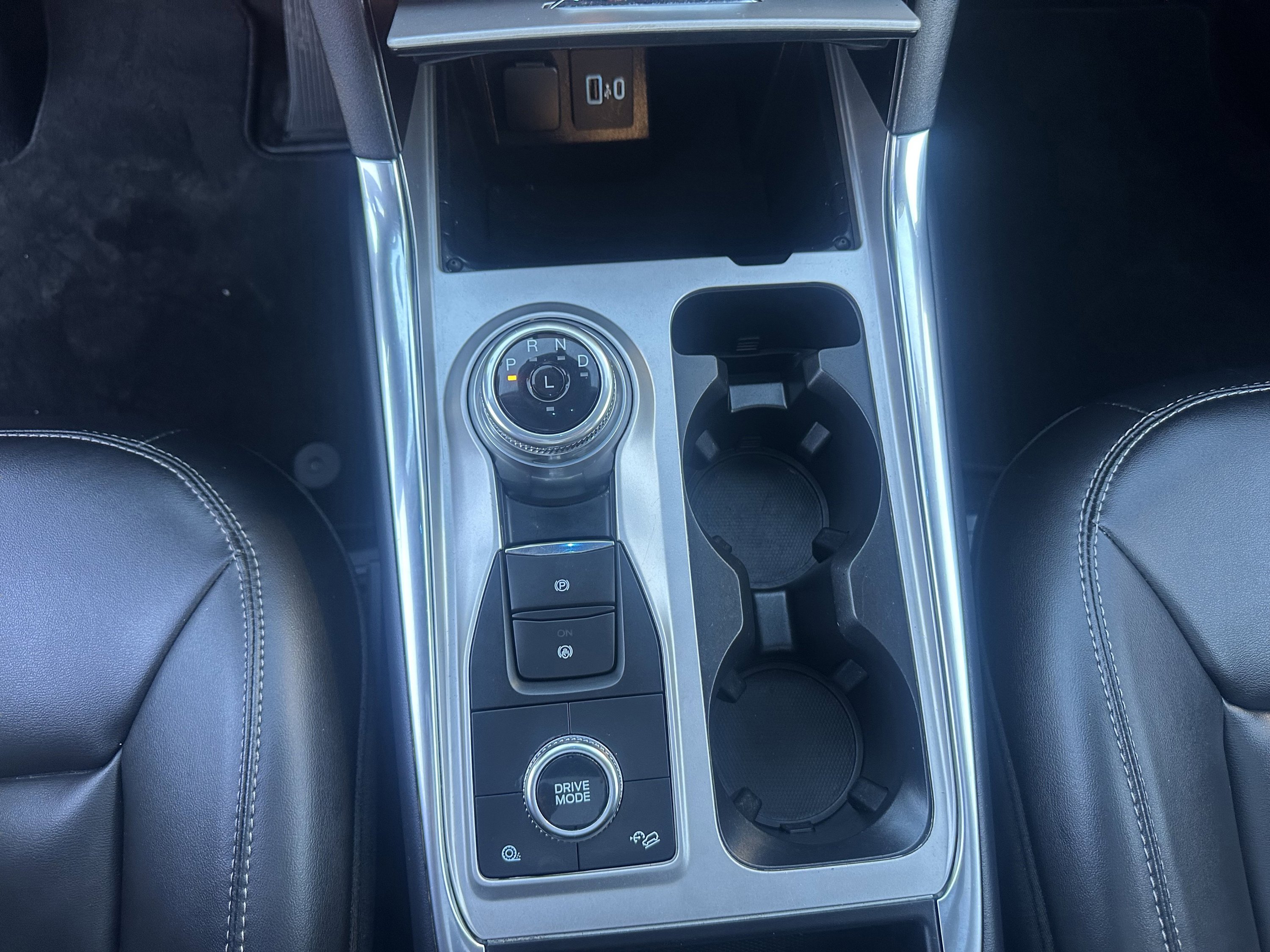 Used 2022 Ford Explorer XLT w/ Equipment Group 202A image 16