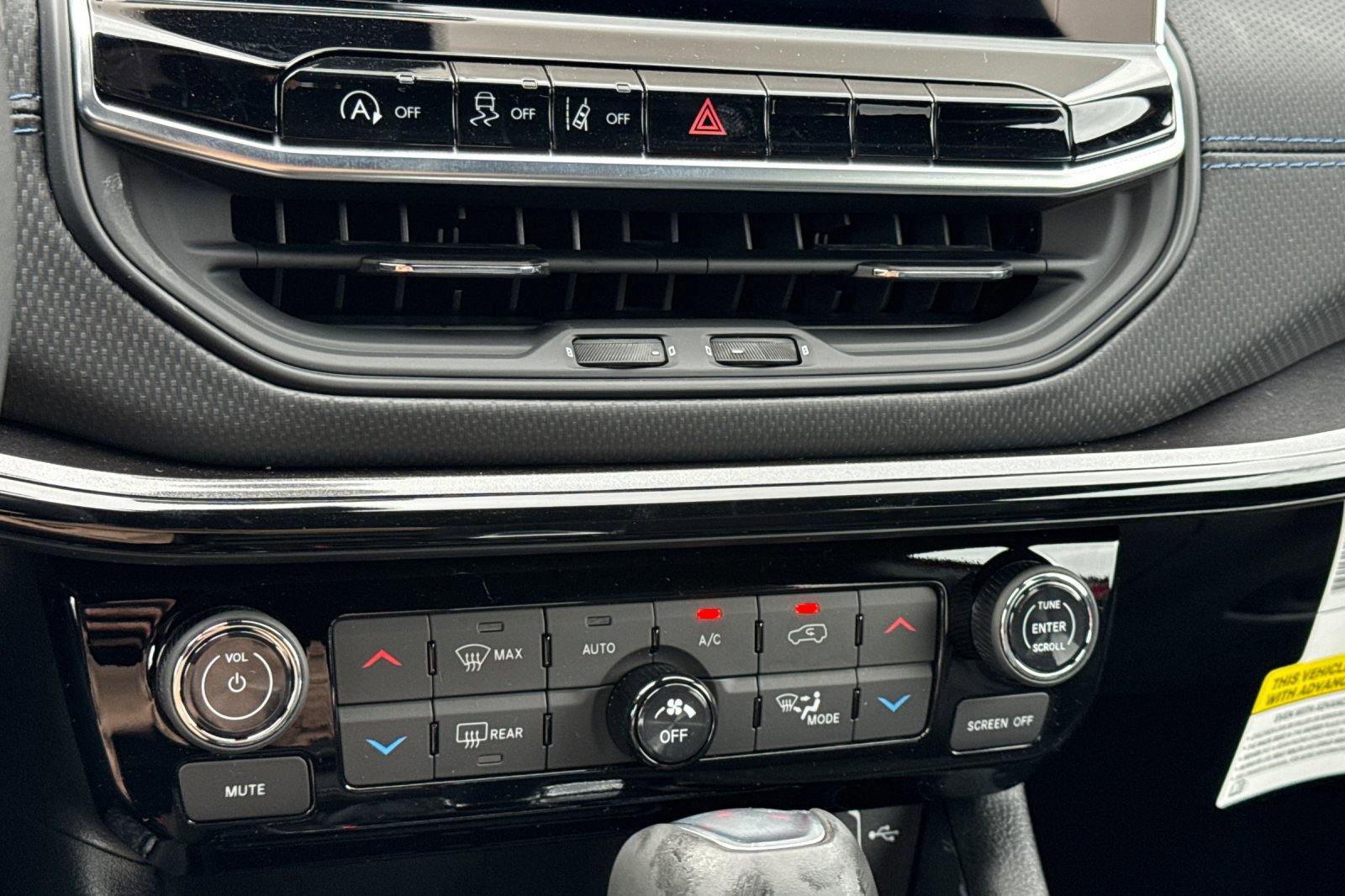 New 2026 Jeep Compass Latitude image 19