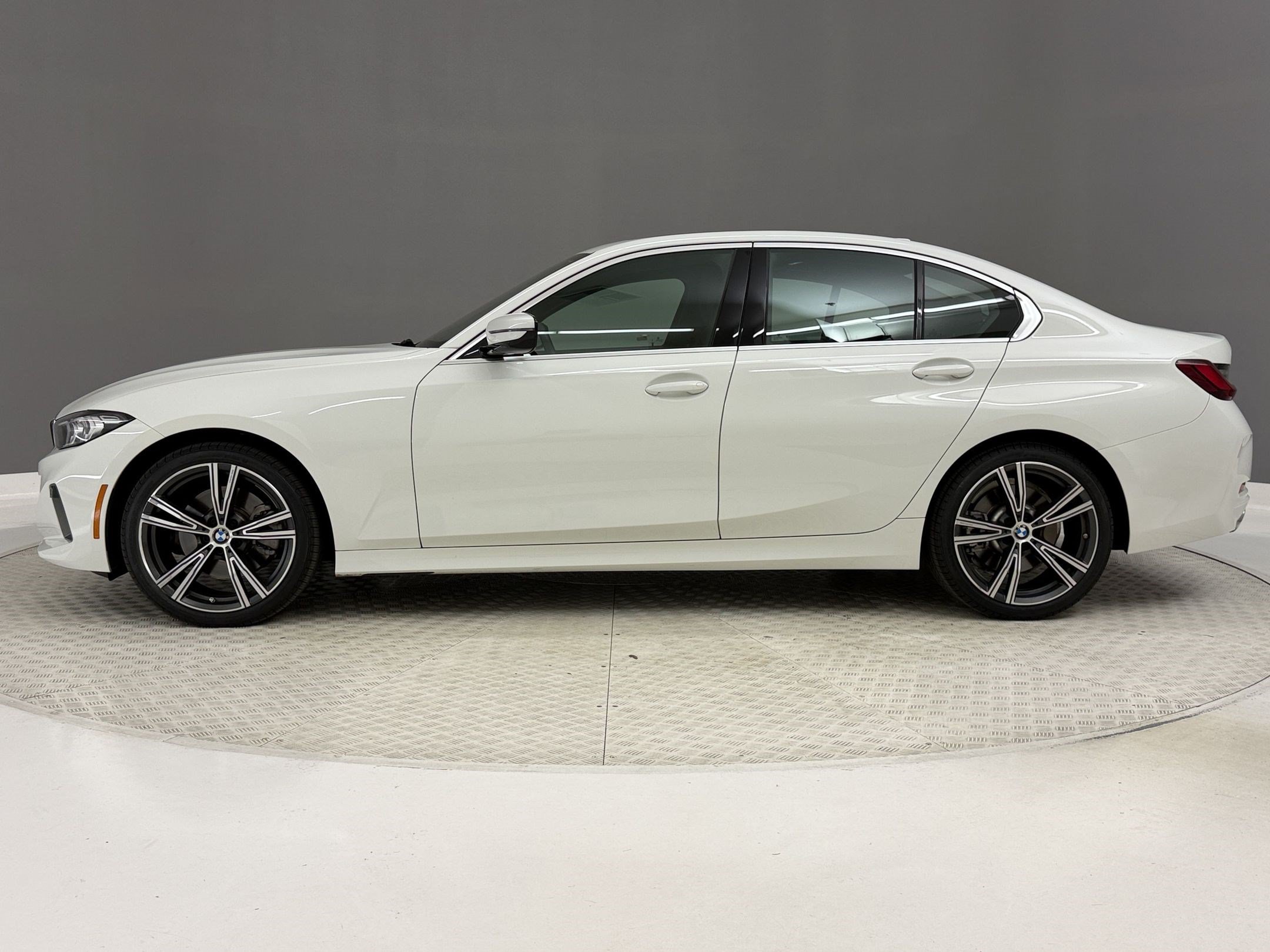 Certified 2024 BMW 330i Sedan w/ Convenience Package RWD image 2