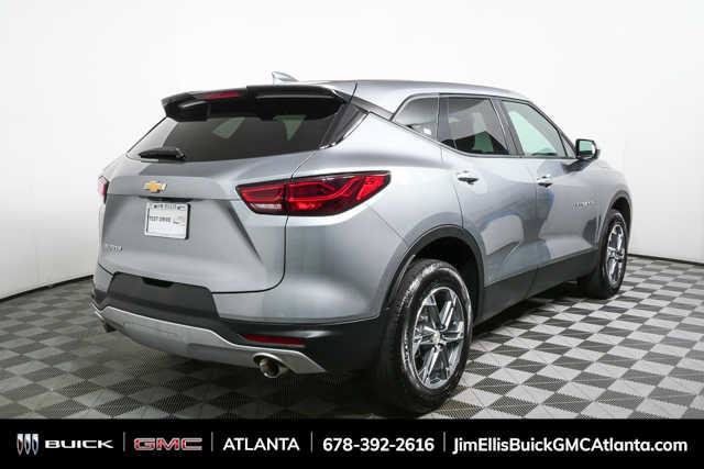 Used 2025 Chevrolet Blazer LT FWD image 3