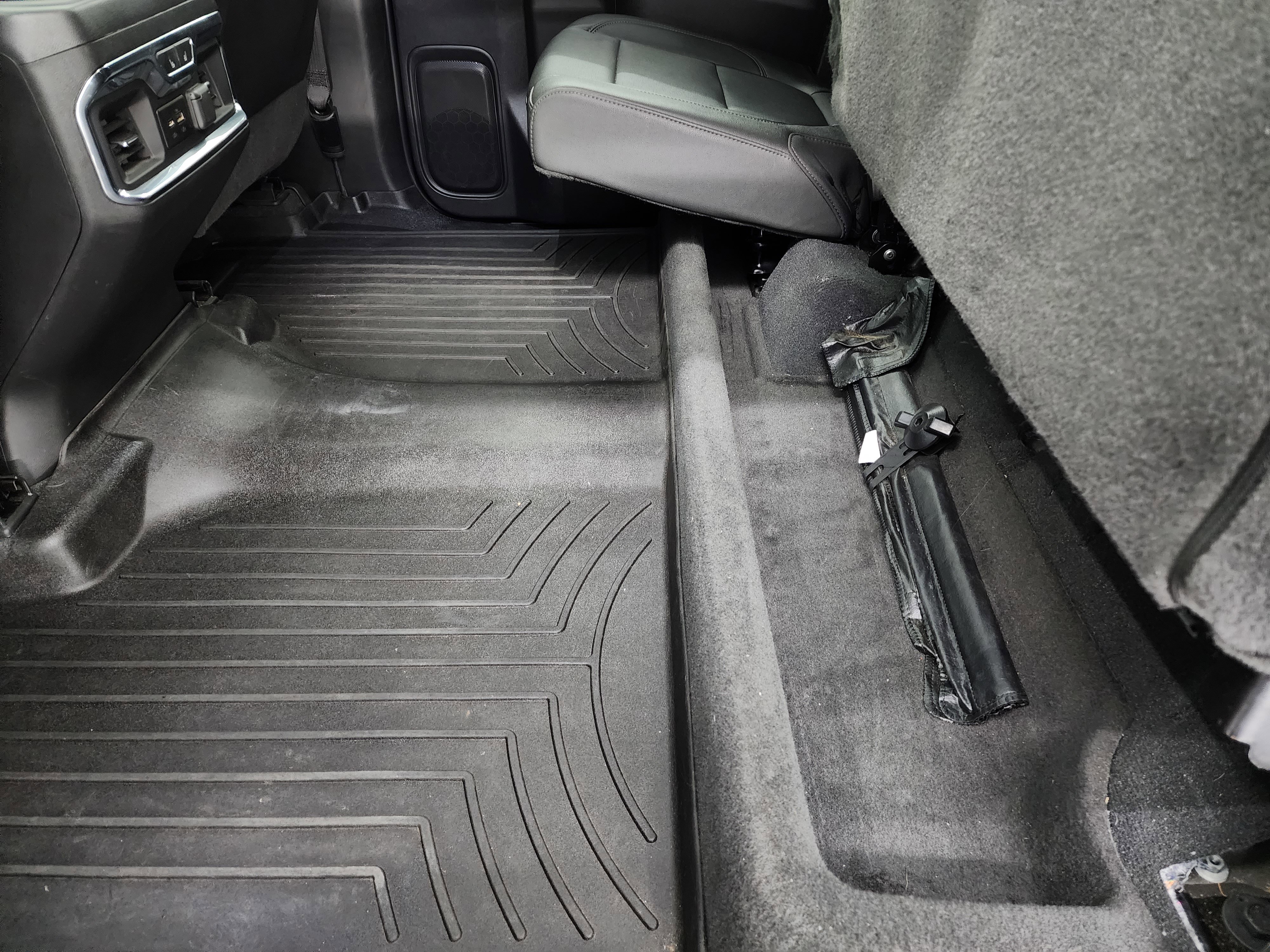 Used 2023 Chevrolet Silverado 2500 LTZ w/ LTZ Plus Package image 43