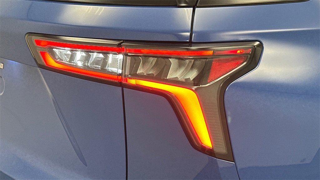 Used 2025 Chevrolet Equinox ACTIV w/ Safety and Technology Package image 25