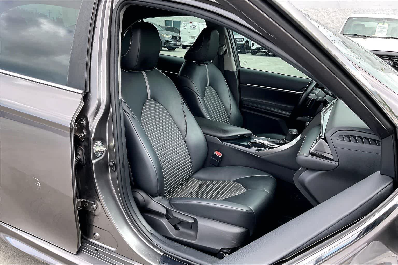 Used 2020 Toyota Camry SE FWD image 13
